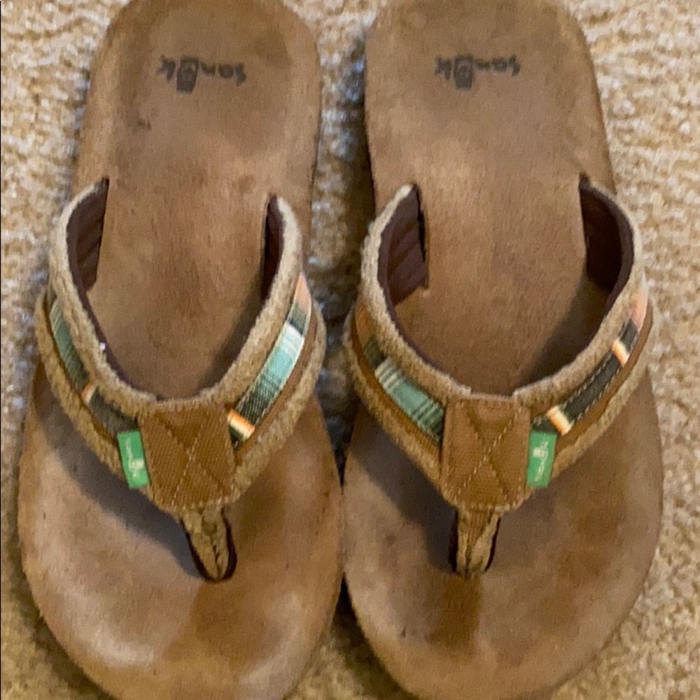 SANUK men’s Flip Flops!